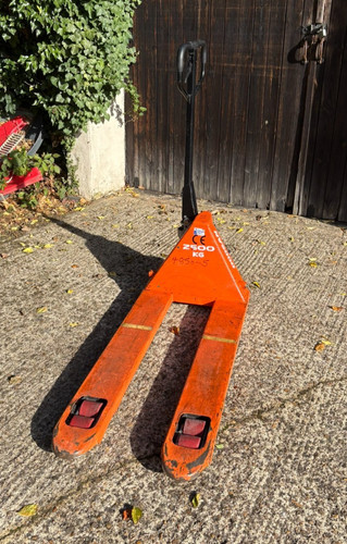 Hand pallet pump truck used