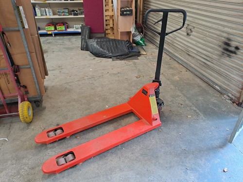 Pallet truck 2500kg capacity - pallet,