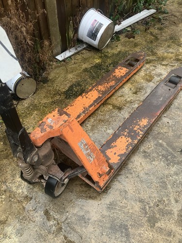 Pallet truck 2500 - pallet, kg