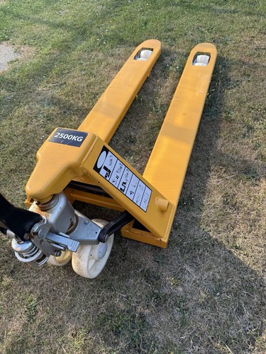 Pallet truck 2500kg - pallet,