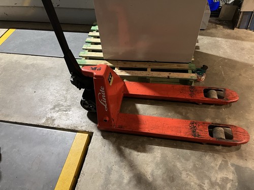 Linde 2500kg pallet truck