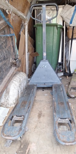 Hand pump pallet truck - pump,