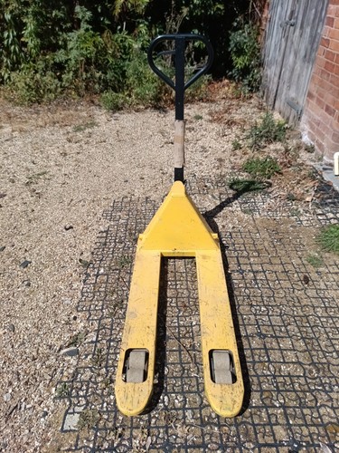 Pallet truck 2500kg max - pallet,