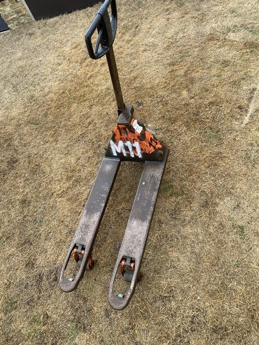 Toyota manual pallet truck - toyota,